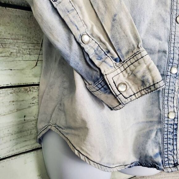 Vanity Women’s Denim Chambray Button Down Shirt Size S Long Sleeve Western Style - Picture 3 of 8